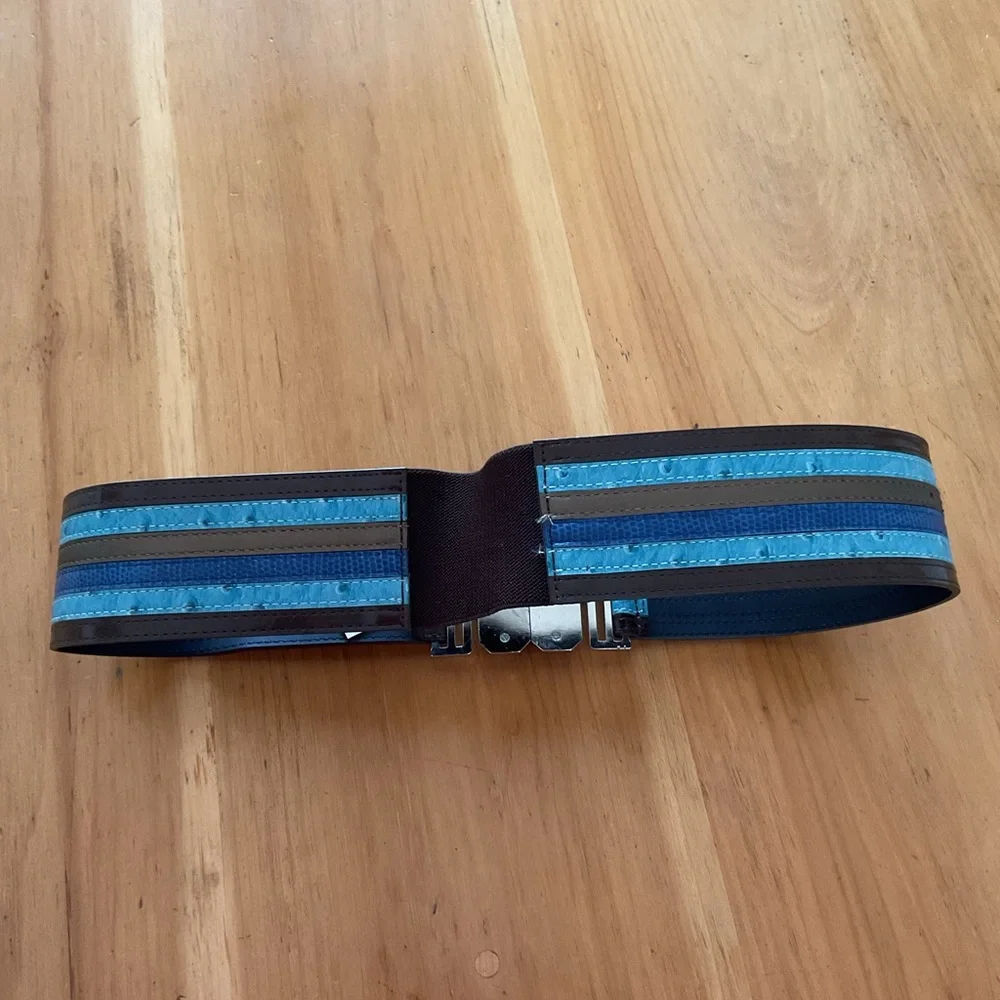 Stretch Elastic Men's Belt with Blue Stripe Accent